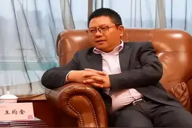 上海35亿大老板假扮农民工，到工地上班第一天，差点被开除图片