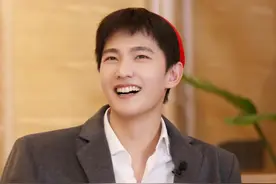 杨洋难道没有缺点？军艺校草有颜有身材，却唯独被发现“憨憨的”图片