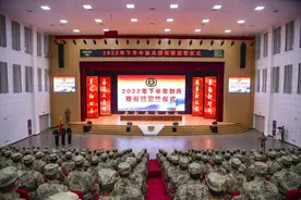 授衔！千余名新战士正式入列火箭军！图片