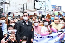 泰国总理巴育赴南部宋卡等府视察 受到当地民众热迎图片