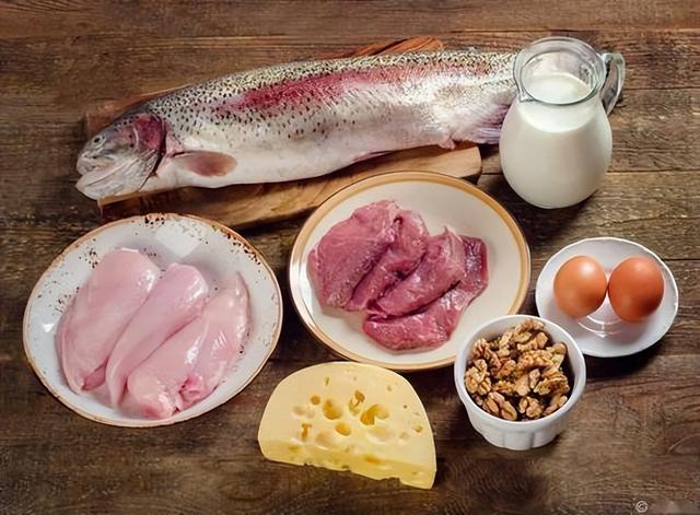 退休医生坦言：寿命长不是靠多走路和多睡觉，坚持2件小事很重要