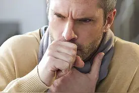 09年俄罗斯男子被确诊肺癌，医生为其手术时，发现他肺里有一棵树图片