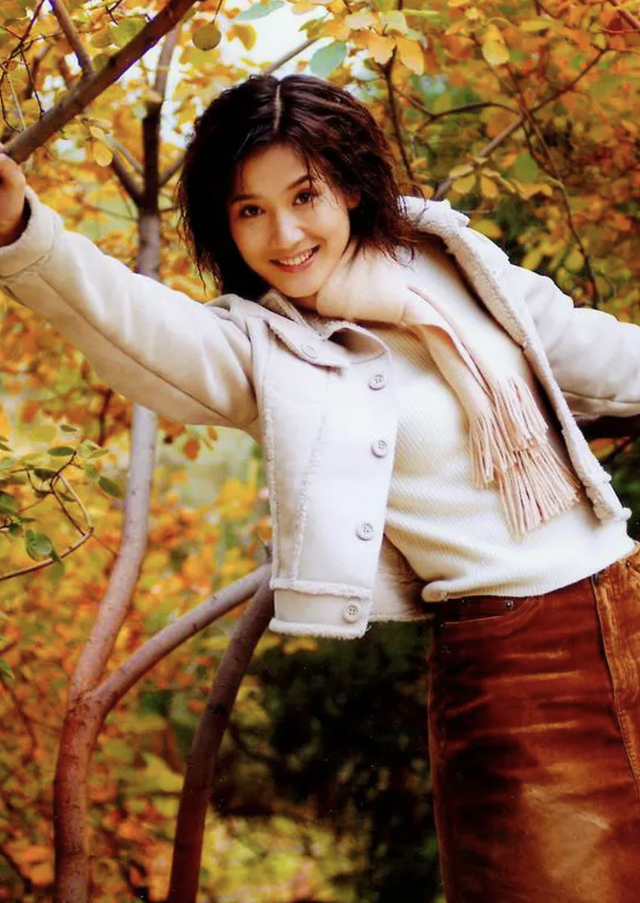 潘雨辰：与侯勇离婚后，独自抚养女儿，那段婚姻让她不堪回首