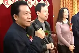 侯耀文20多个徒弟，他和郭德纲关系最好，可惜现在却没有说相声图片