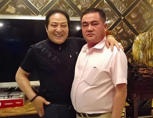 大师王林为多位女明星“床上开光” 让她们洗干净身体，在身上画符