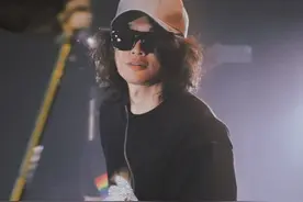 玩摇滚，当教授，写下我的地盘听我的，24年后说生而为人我很抱歉图片