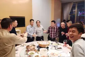 喝酒直接一口闷？难怪容易醉，学会3个小技巧，怎么喝都不上头图片