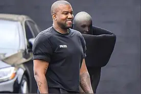 辣眼！侃爷带新婚娇妻出街，造型独特，“迷之审美”太超前图片