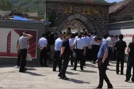 「张威」《美丽的小山村》词 张威 唱 姜树青图片
