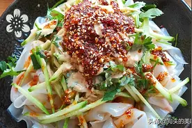 2斤面粉1斤2两水，教你自制凉皮，记住关键两点，劲道爽滑又透亮图片