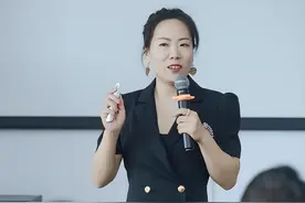 7年前，写下“世界那么大，我想去看看”的女教师，如今咋样了图片