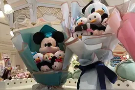 男朋友接到神秘电话，好像是要在香港跟我求婚……图片