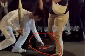 炸了！王一博巴黎传递奥运圣火，低头捡国旗那一刻 他值得无限荣光图片