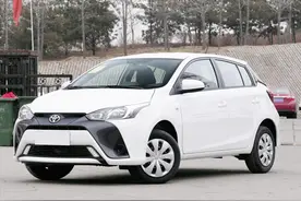 便宜小巧丰田代步小车，油耗低堪比摩托车，让人省心，YARiS L 致炫图片