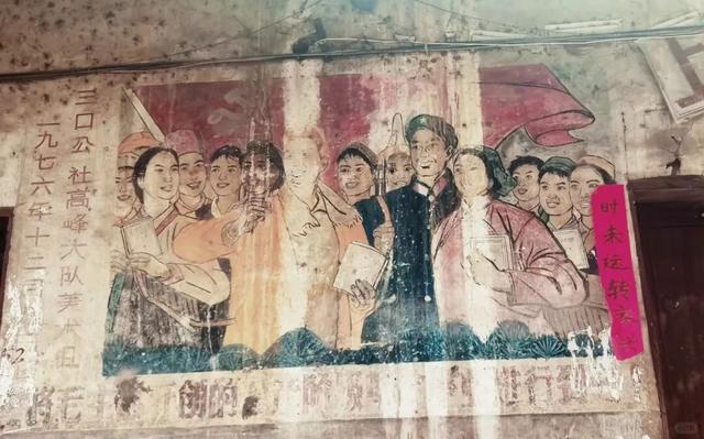 重庆长江边上的一条古朴老街，曾经名流如云，如今已被世人遗忘