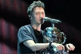 谢霆锋时隔20年再开演唱会，含泪唱与王菲定情曲《玉蝴蝶》图片