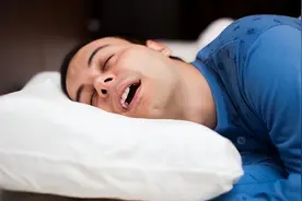 半夜总是感觉口干舌燥？医生：可能不是上火，或是这4个病因所致图片