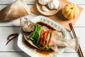 河南，男子集够99个赞去火锅店吃免费赠送的6斤鱼，结账时傻眼了图片