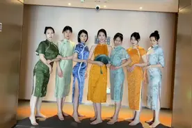 “神仙战友情”！女生退伍后结婚请战友当伴郎伴娘：以婚礼为名的一场战友聚会图片