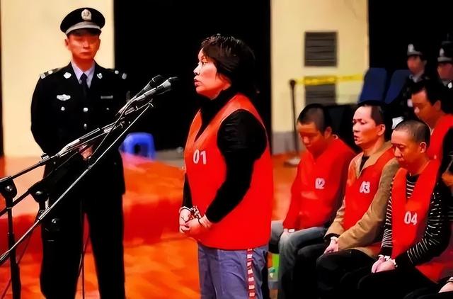 “重庆一姐男宠”罗璇：1米82肌肉发达，被抓后立刻翻脸不认人