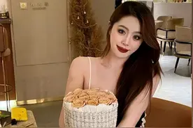 靠大嘴美女，年入10亿！最会“洗脑”的网红爆火，谁是背后推手？图片