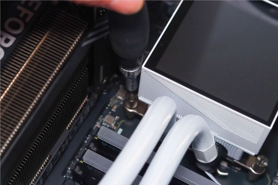 高端U配什么水冷才不拖后腿?实测TT钢影冰霜360水冷,这表现服了