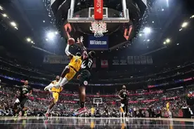 洛城德比湖人无悬念落败，詹姆斯伤退令紫金军团再蒙一层阴影图片