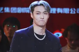 张艺兴舞蹈又进步了？看他即兴炸裂krump惊呆在场众人图片