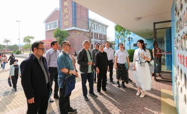 玉林市委统战部、广西三月三杂志社组织区内知名作家开展主题采风活动(图2)