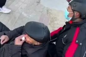 江苏淮安快递小哥路救摔伤脑袋的老人，“还有更多陌生的好心人”图片