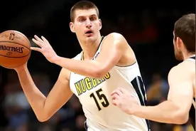 谁说没腹肌打不了NBA？这5位“胖子”一队 能统治任何时代图片