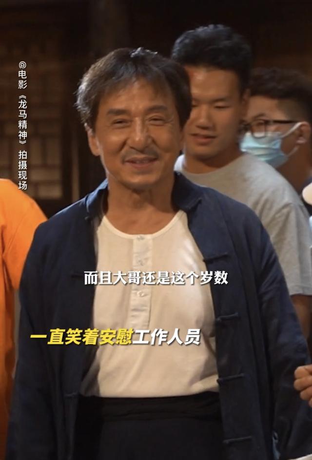 成龙拍戏摔下马头撞水泥地