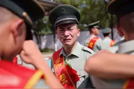 普通人家的孩子想长期留在部队，读这2所军校，未来不输重本生图片