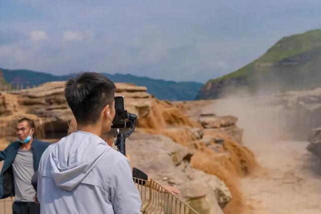 ӭ���� �˲�ͣ �������ھ���������Ϯ