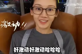 郑恺赶回家与苗苗庆结婚2周年，抱着女儿亲不停，惹老婆吃醋争宠图片