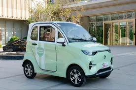 2款精品老年代步车来了，最大续航180公里，舒适性好，还带空调图片