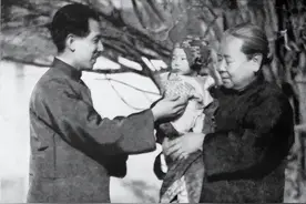 张闾琳回东北祭祖，给张学良带回2样东西，张学良见后悲痛大哭！图片