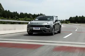 领克02 Hatchback：15.08万起售！“沃尔沃”2.0T发动机+四出排气图片