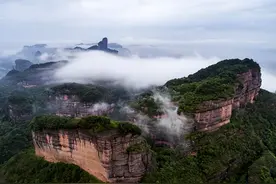 广东丹霞山，两块石头太像生殖器而走红，游客直言：大自然的杰作图片