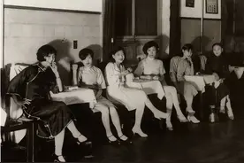 回忆民国卖唱女：只唱戏吃饭都困难，“卖艺又卖身”才能穿金戴银图片