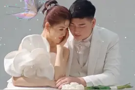 含沙射影？陈萌晒1W金手镯，称遇见谁早已命中注定，亚男不甘示弱图片