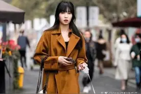 看了上海街拍才发现：没人穿黑白灰，满街都是“美拉德”穿搭！图片