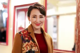 岳丽娜：19岁时跟导演私奔，在6平米的地下室里连生3胎图片