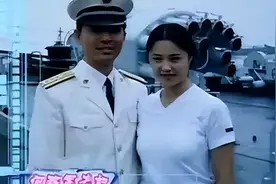 31年默默守候！何政军妻子曝光，巩俐竟是情敌？图片