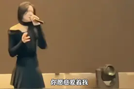 女大学生参加期末考试，一双“大长腿”十分抢镜，所学专业引热议图片