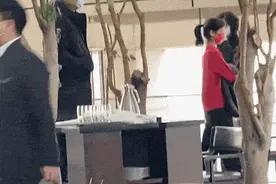 姚明一家三口同框！12岁女儿身高近1米9图片