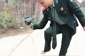 休假武警战士勇救落水儿童，奋不顾身的样子又帅又让人心疼图片