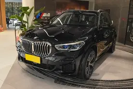 豪华中大级SUV首选？340马力+8AT，5.5秒破百，带你看宝马X5图片