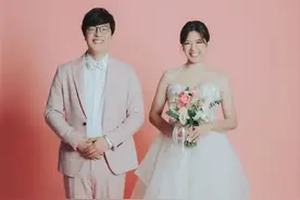 39岁美女新闻主播结婚！晒婚纱照秀美腿，老公上班族恋爱未满1年图片