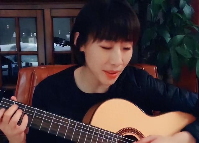 “一尿成名”任素汐：上半身是平凡，下半身是贪婪，又丑又火辣！